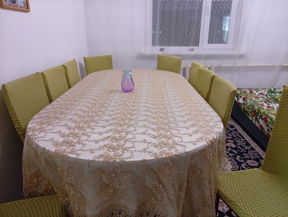 Стол и 10 стульев