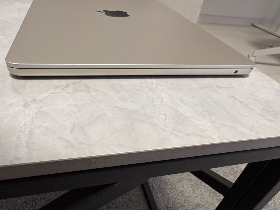 Macbook Air M2 13inch Starlight