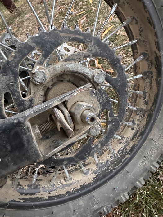 Vand jrh 125cc trebuei scumbat statatorul are doua mici defectiuni unpic baia crapata,si un surub ce iese afara rupt de la ciuloasa