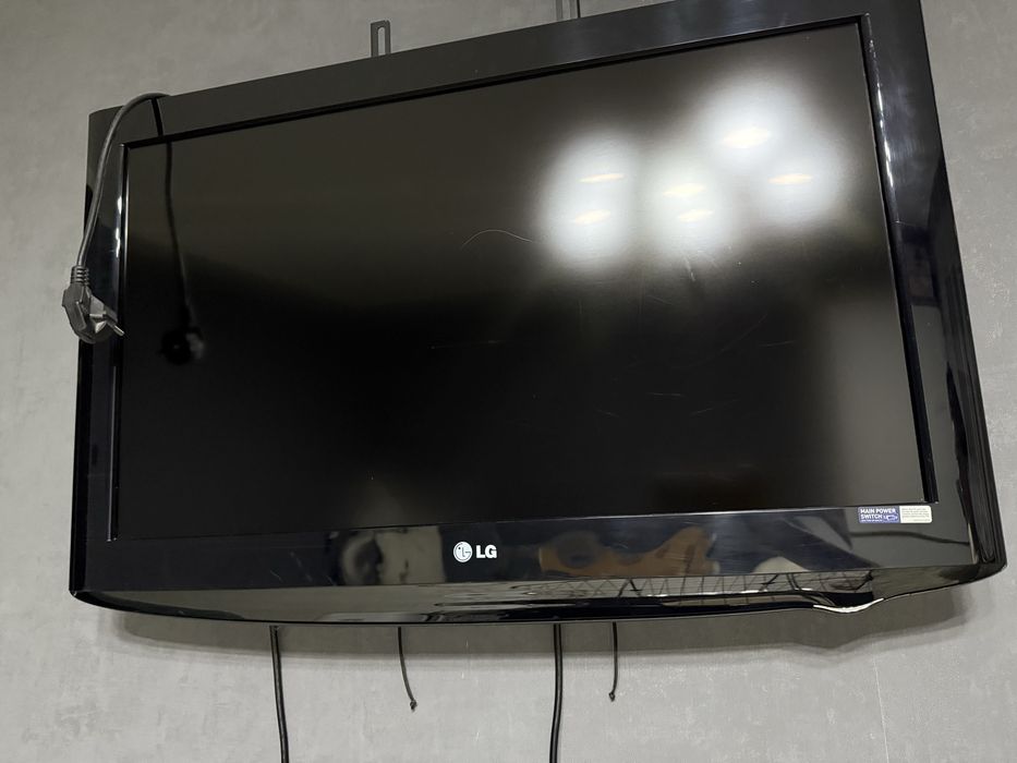 Продам телевизор LG/ (старой модели)