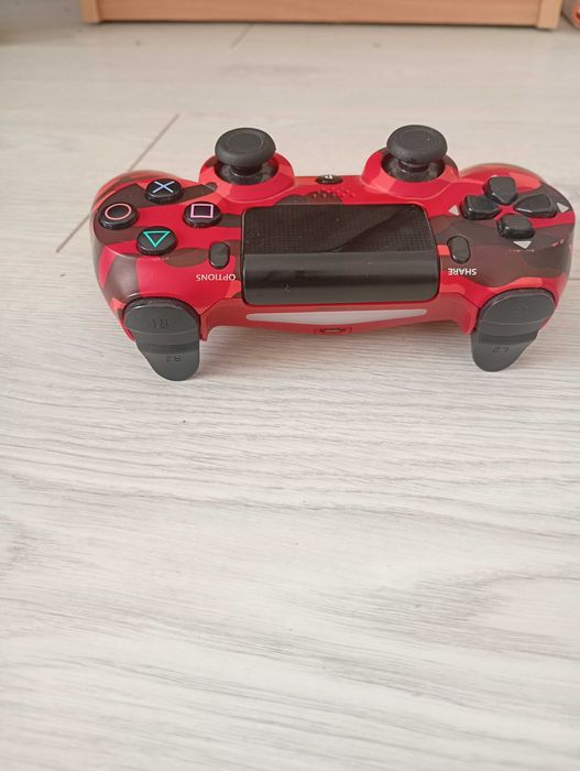 Контролер за PS4 оригинален и може бартер