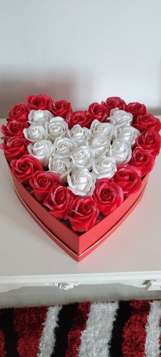 Vând aranjamente flori