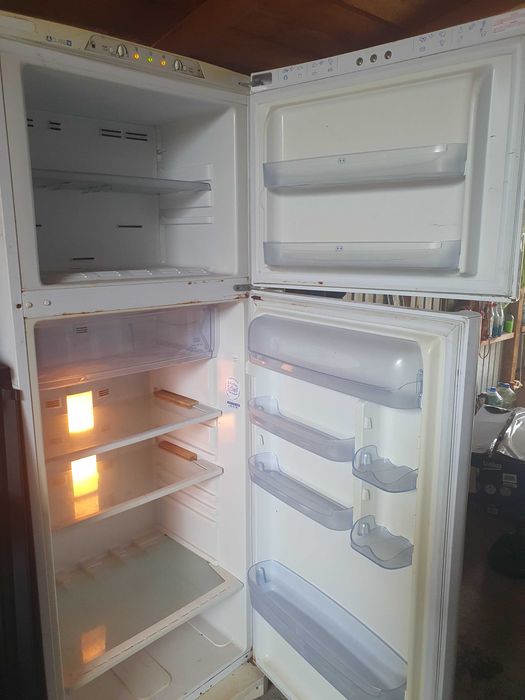 combina frigorifica indesit