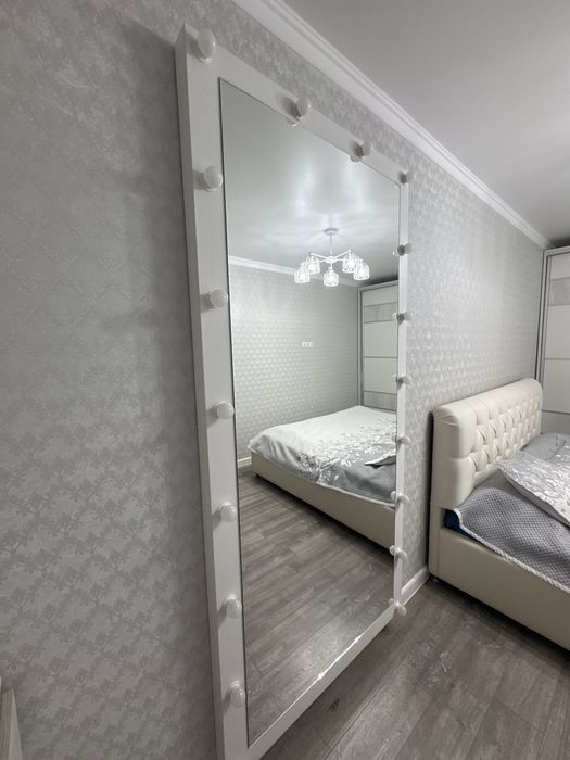 Продается зеркало с подсветкой