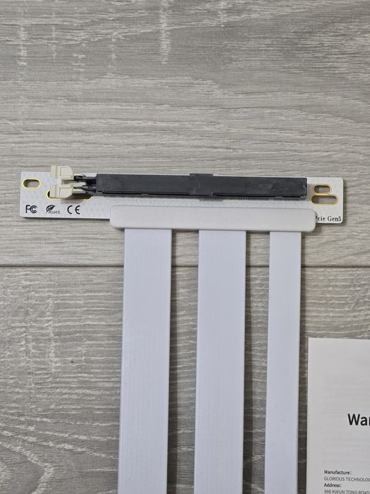 Cablu Riser PCIe 5.0 GLOTRENDS 200mm – 90° Vertical GPU