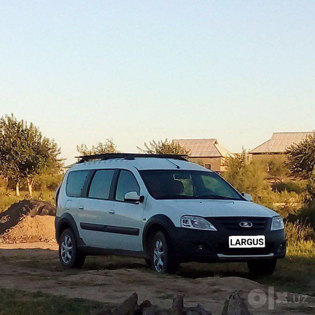 Lada largus cros