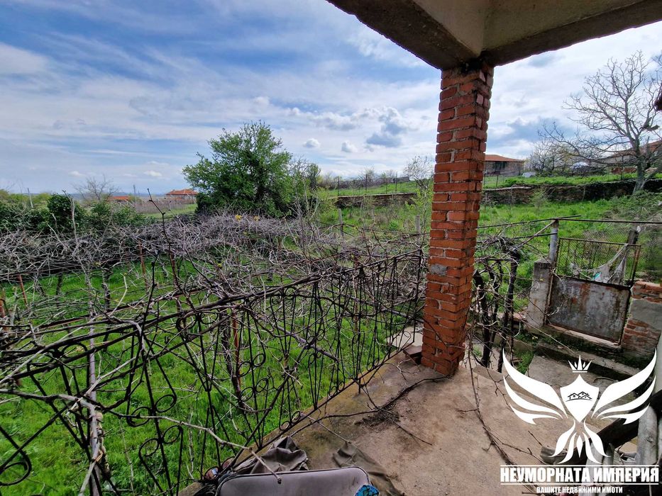 Двуетажна вила/къща 180РЗП с 5200кв.м. двор УПИ село Константиново