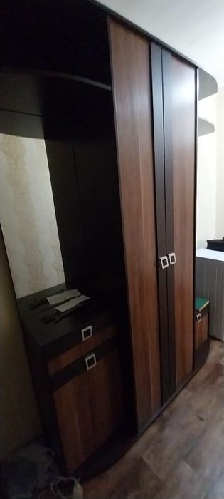 Продается шкаф для прихожей