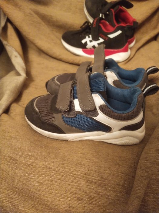 Продам детскую обувь