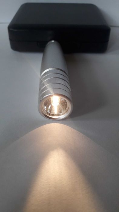 фенерче метално с връзка подходящо за къмпинг