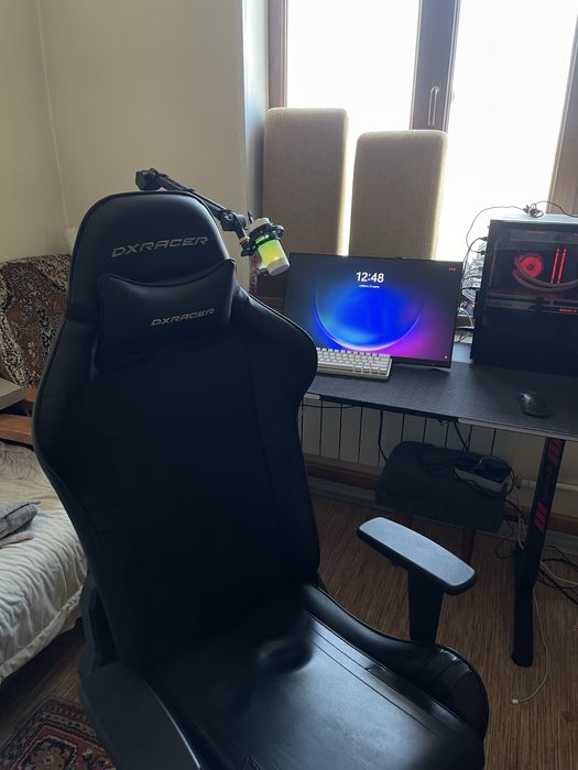 Игровое кресло Dxracer