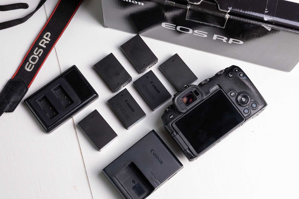 Full frame Canon RP + 6 батерии