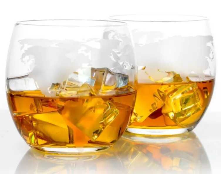 Комплект бутилка за алкохол с 4 чаши буре диспенсър уиски подарък мъж