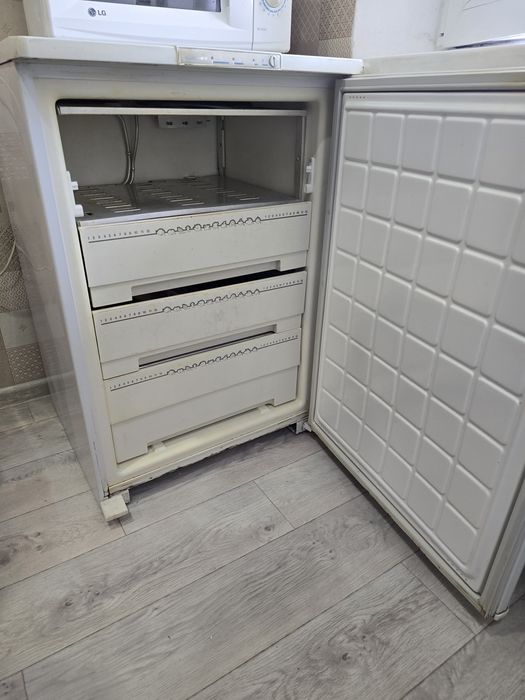 Продам б/у морозильную камеру