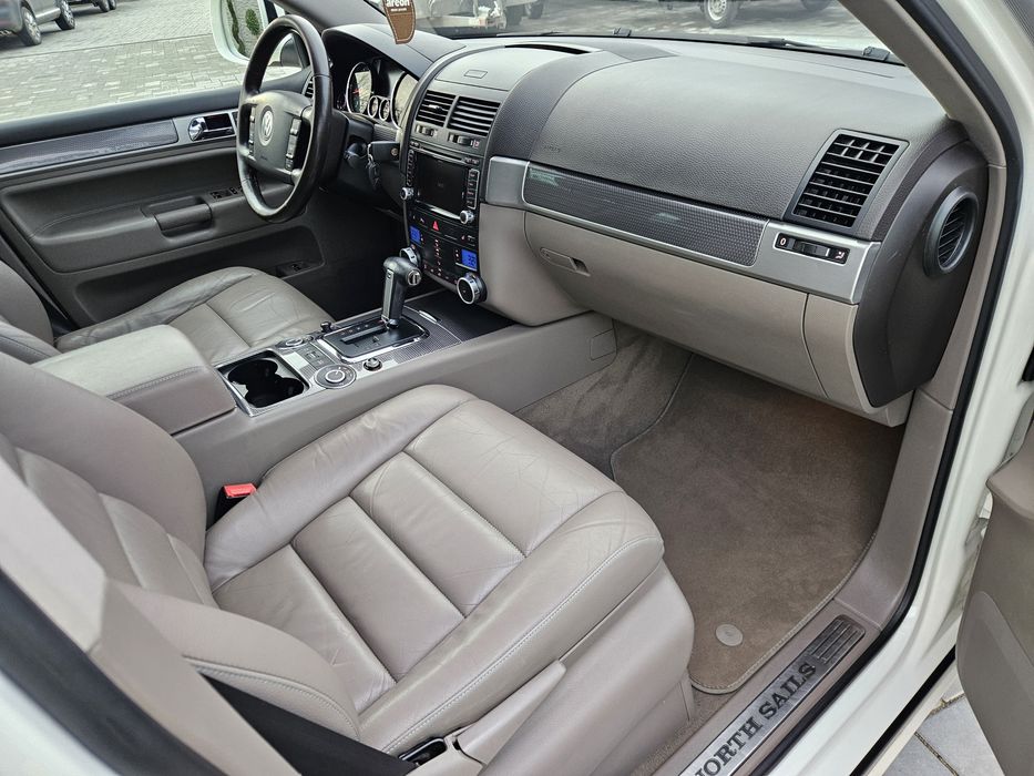 Vw touareg 3.0 tdi, 239cp, 4x4 pe perne, model 2010,xenon,trapa,piele