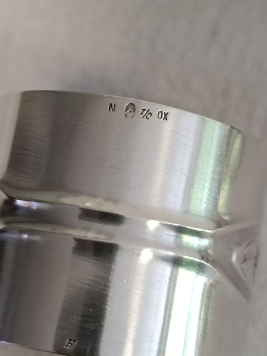 Vând Tacâmuri argintate.