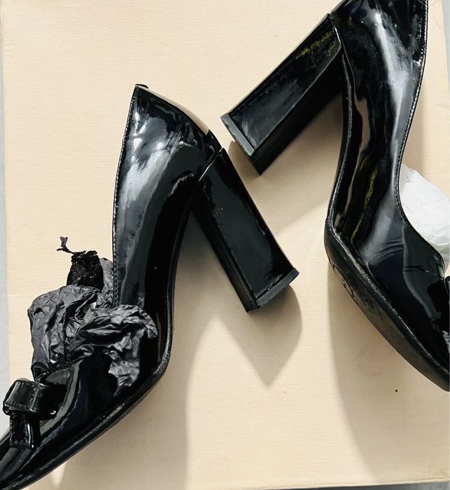 Pantofi de piele lacuita