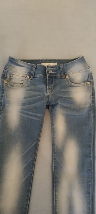 Vând blugi in stare foarte buna