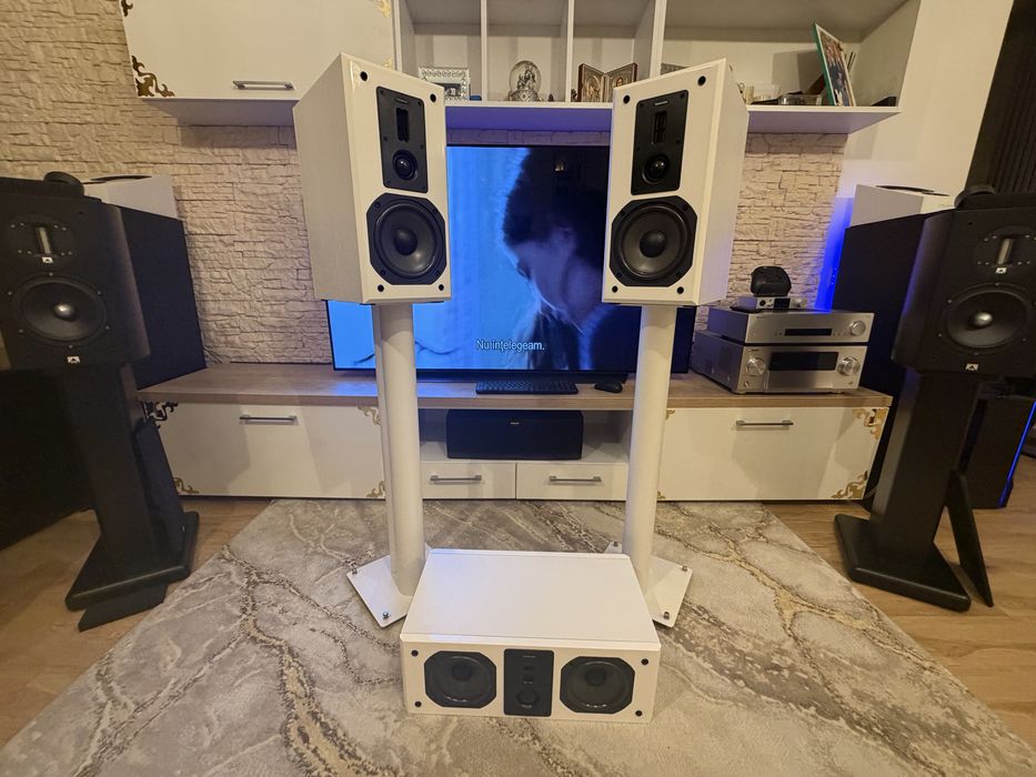 Vând set Dynavoice Definition White format din 2 × DM-6 + 1 × DC-5, împreună cu 2 stativi albi dedicați.