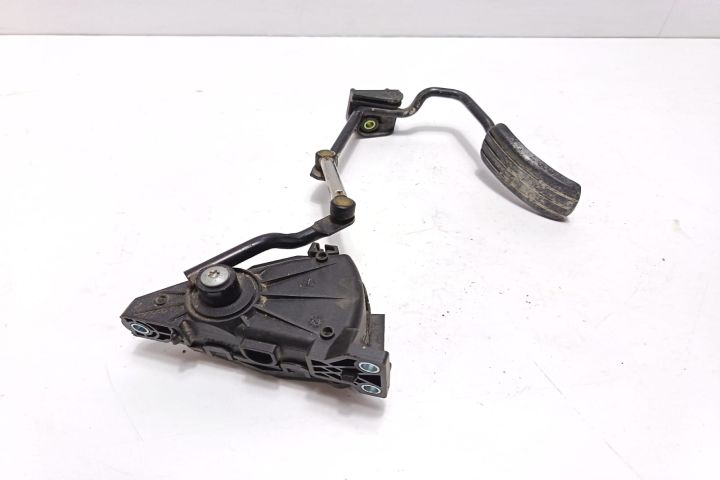 Pedala acceleratie 8200008477 Nissan Primastar prima generatie seria