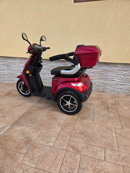 Scuter electric  3 roti  !