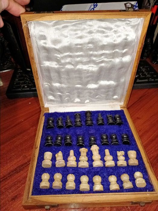 Продам шахматы камень дерево