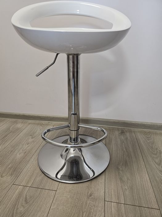 Scaun de bar pivotant