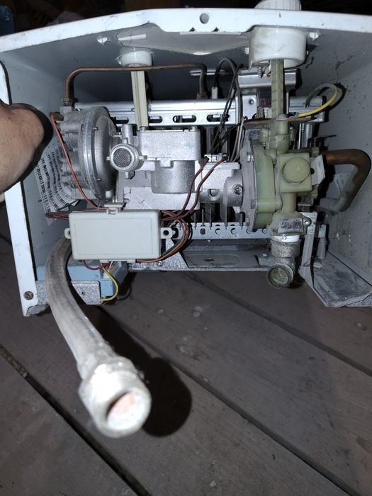 Instant pentru apa calda,pe gaz, Ariston