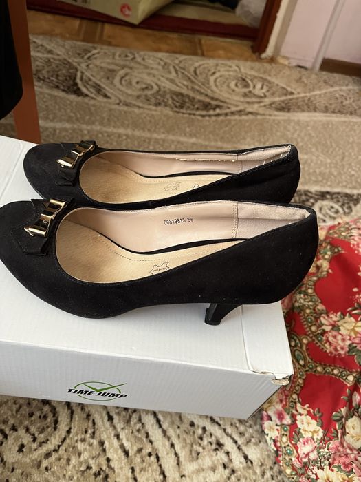 Продам женские туфли