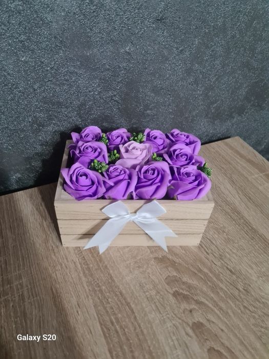 Аранжировка със сапунени рози и други цветя