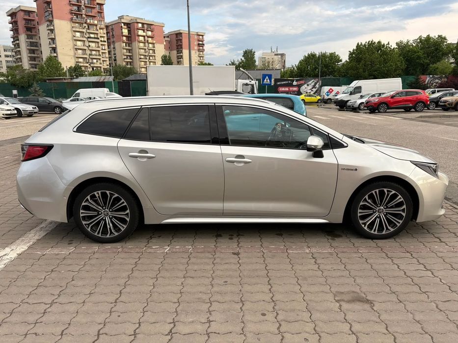 Toyota Corolla In Garantie cu istoric service reprezentanta echipare TOP Exclusive