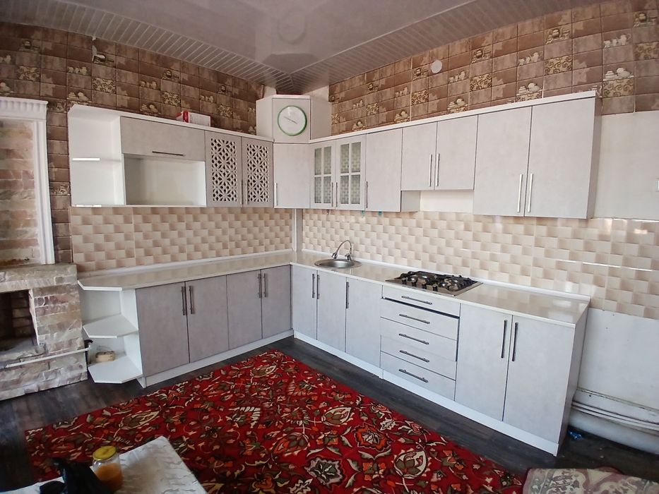 Ошхона мебели сотилади