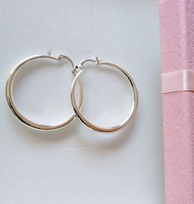 Нови, сребърни обеци. Голям избор от различни модели. Всеки -в кутия.