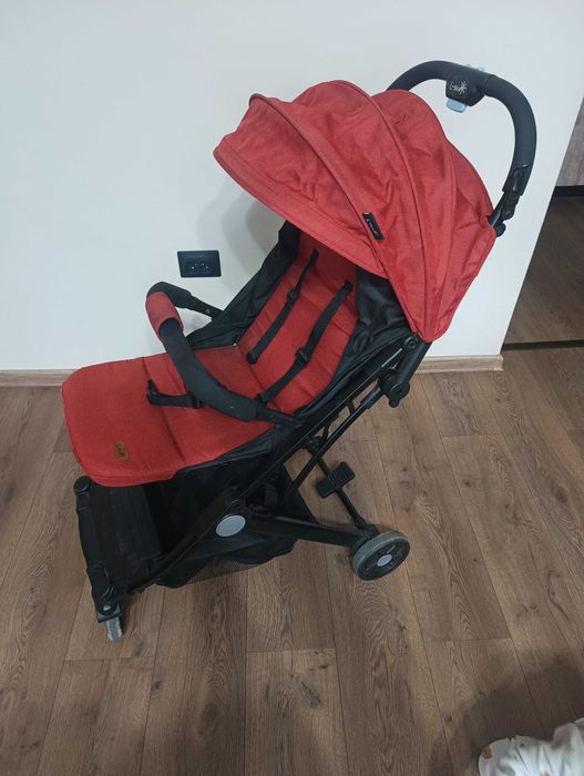 Cărucior sport cu poziție de somn puțin folosit