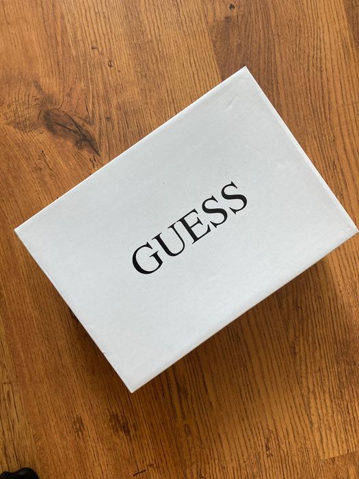 Кожени обувки Guess