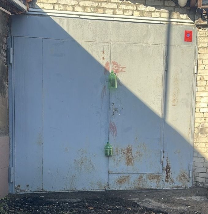Продам б/у ворота-утепленные