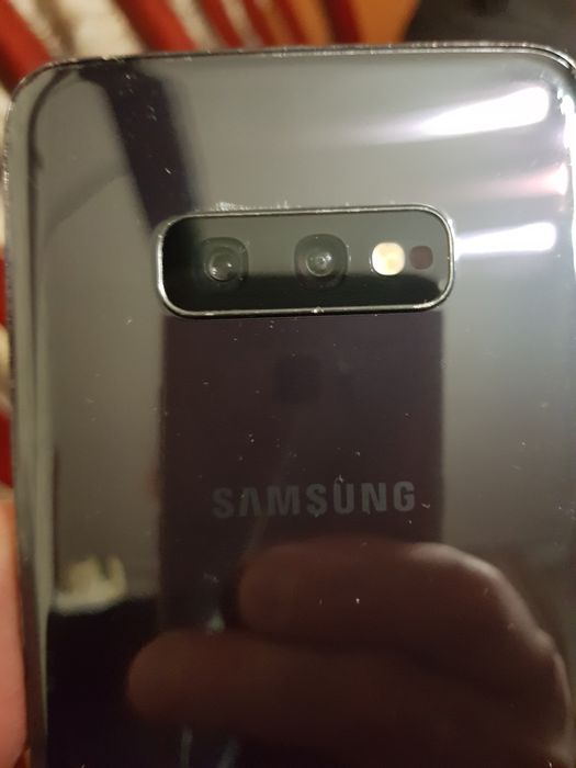 Samsung Galaxy S 10 e  6/128 гб