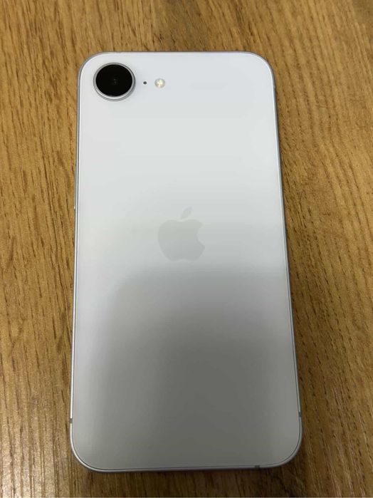 Продам Iphone 16e
