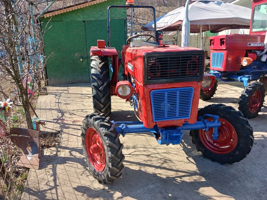 Vând tractor u445