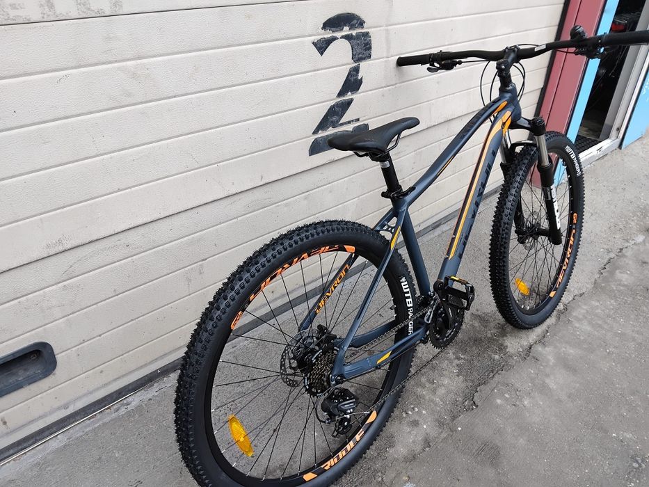 Vând bicicleta din aluminiu