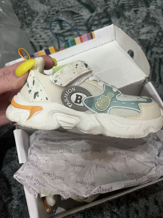 Новые кроссовки 26 р