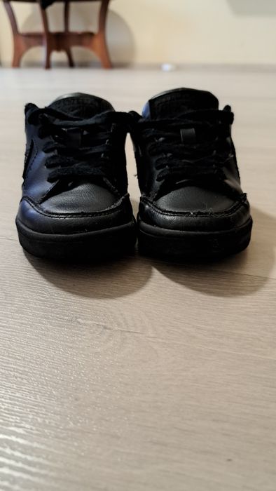 Продавам оригинални маратонки 28номер