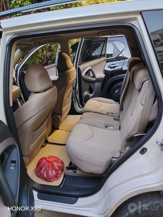 Avtomobil Toyota rav4