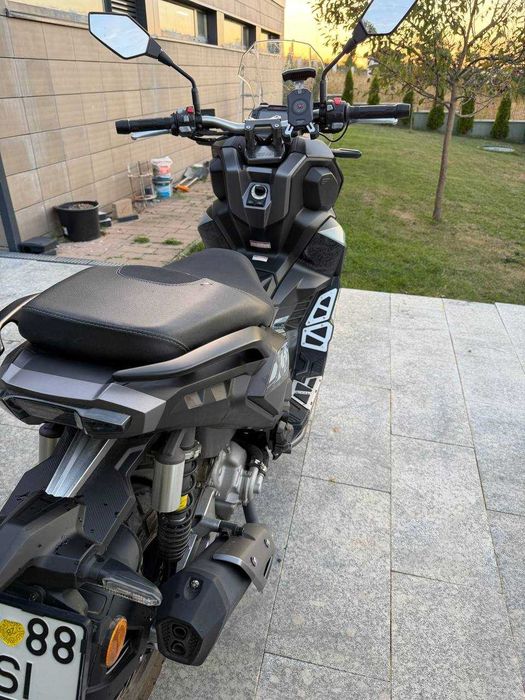 Scuter keeway vieste XDV 300cmc, compact si usor pentru oras fara a sacrifica puterea