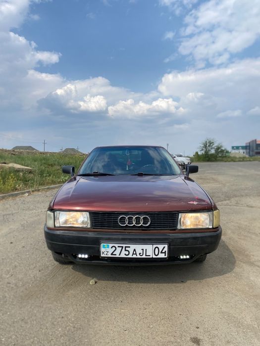 Машина Ауди 80 б3