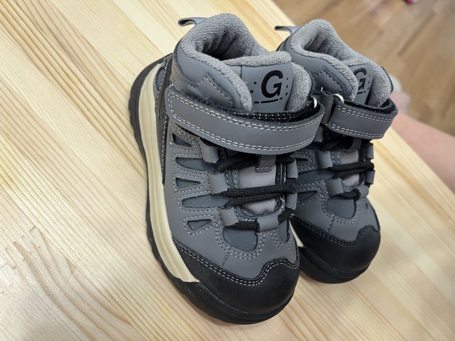 Продам ботинки весна осень на мальчика