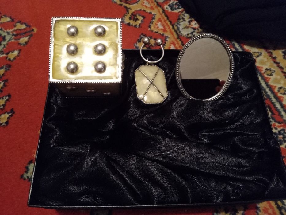 Набор серебро срочно продам