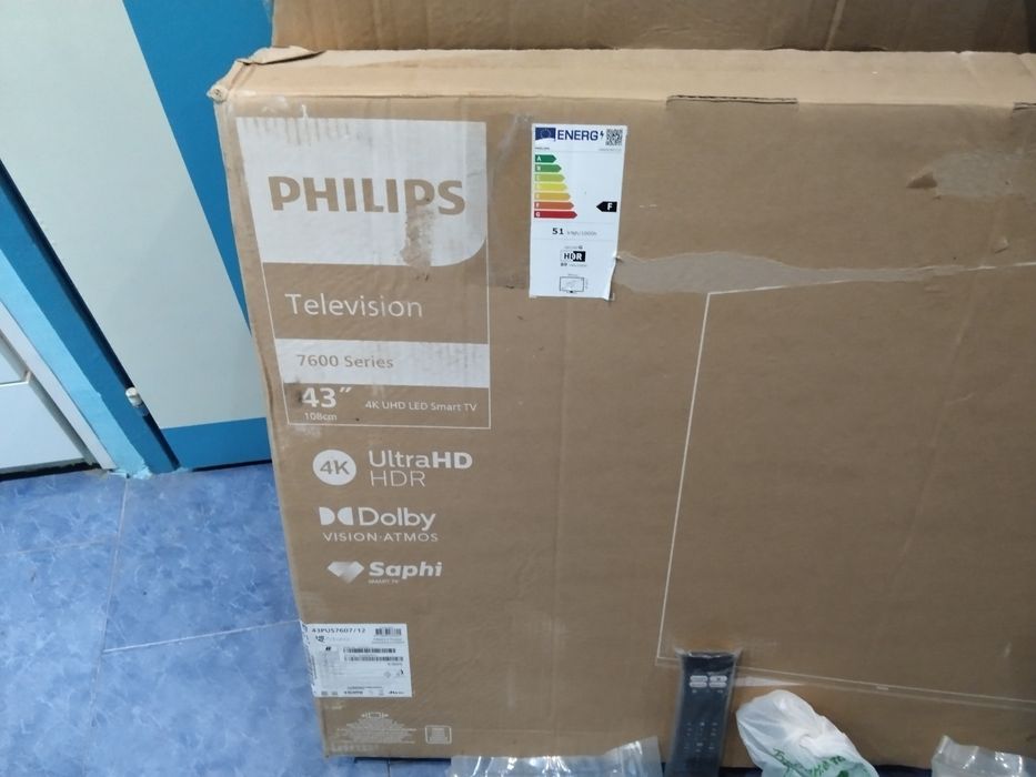 голям оригинален 4К HD SMART телевизор Филипс за части