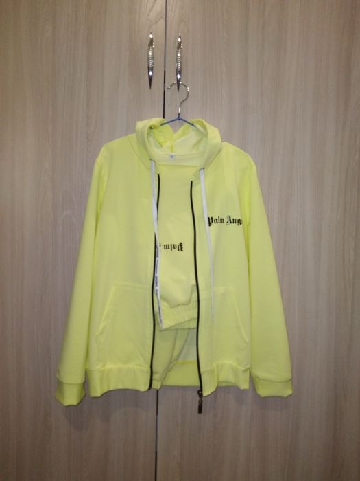 Продам спорт костюм на девочку