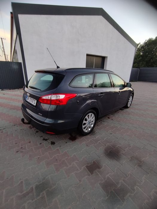 Ford focus an 2012 benzina  2200 euro